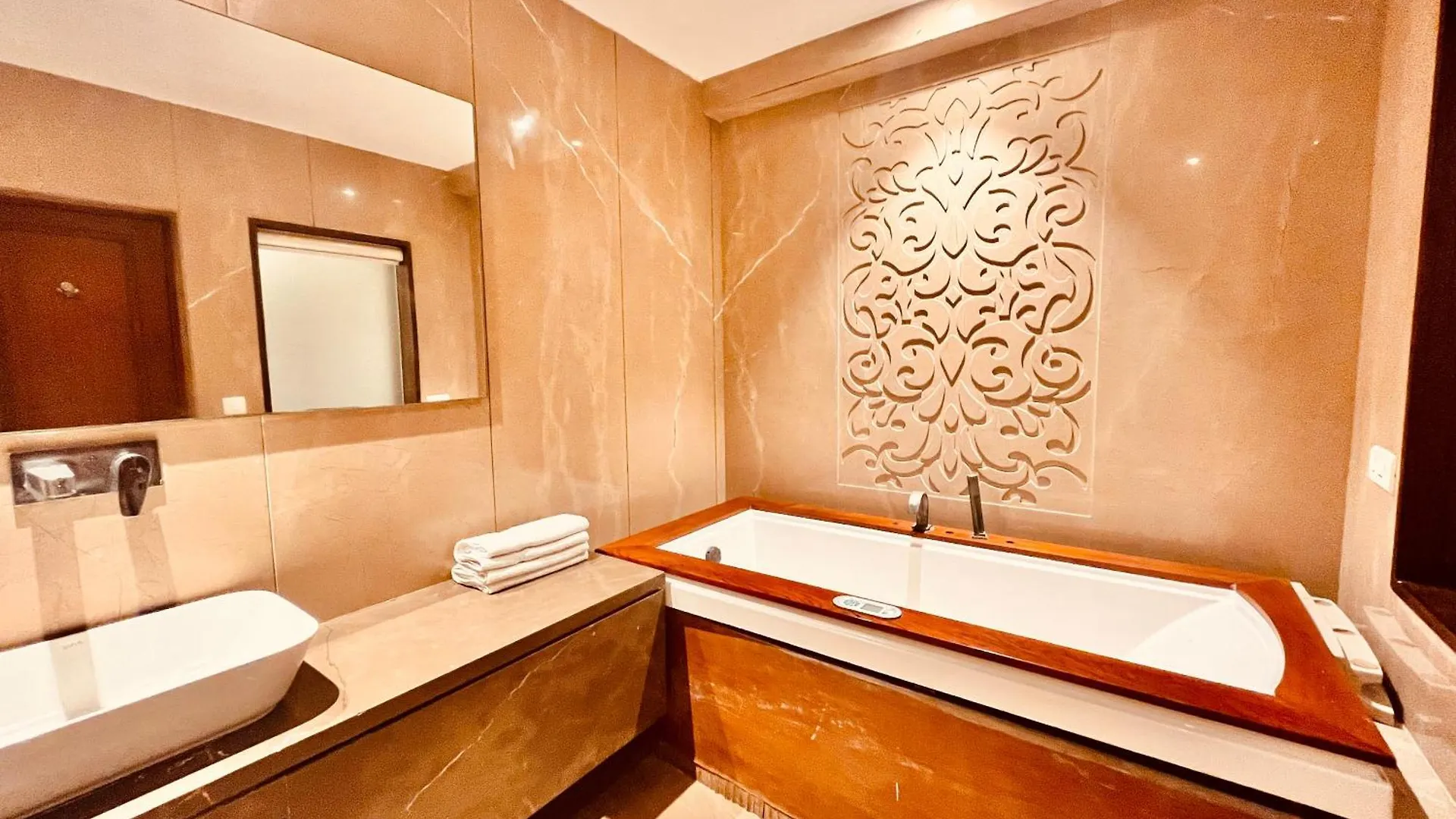 The Agra Hotel Agra  4*, Agra (Uttar Pradesh)