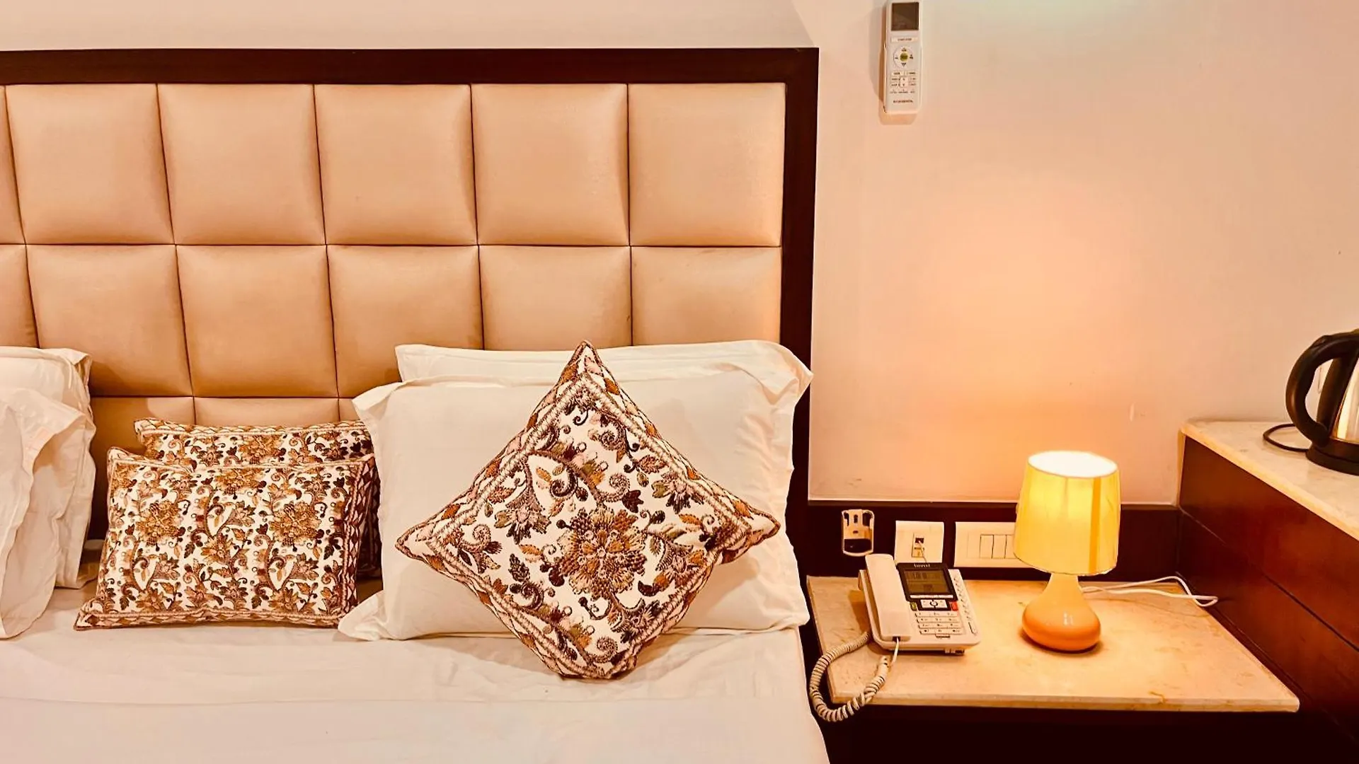 The Agra Hotel Agra  4*, Agra (Uttar Pradesh)