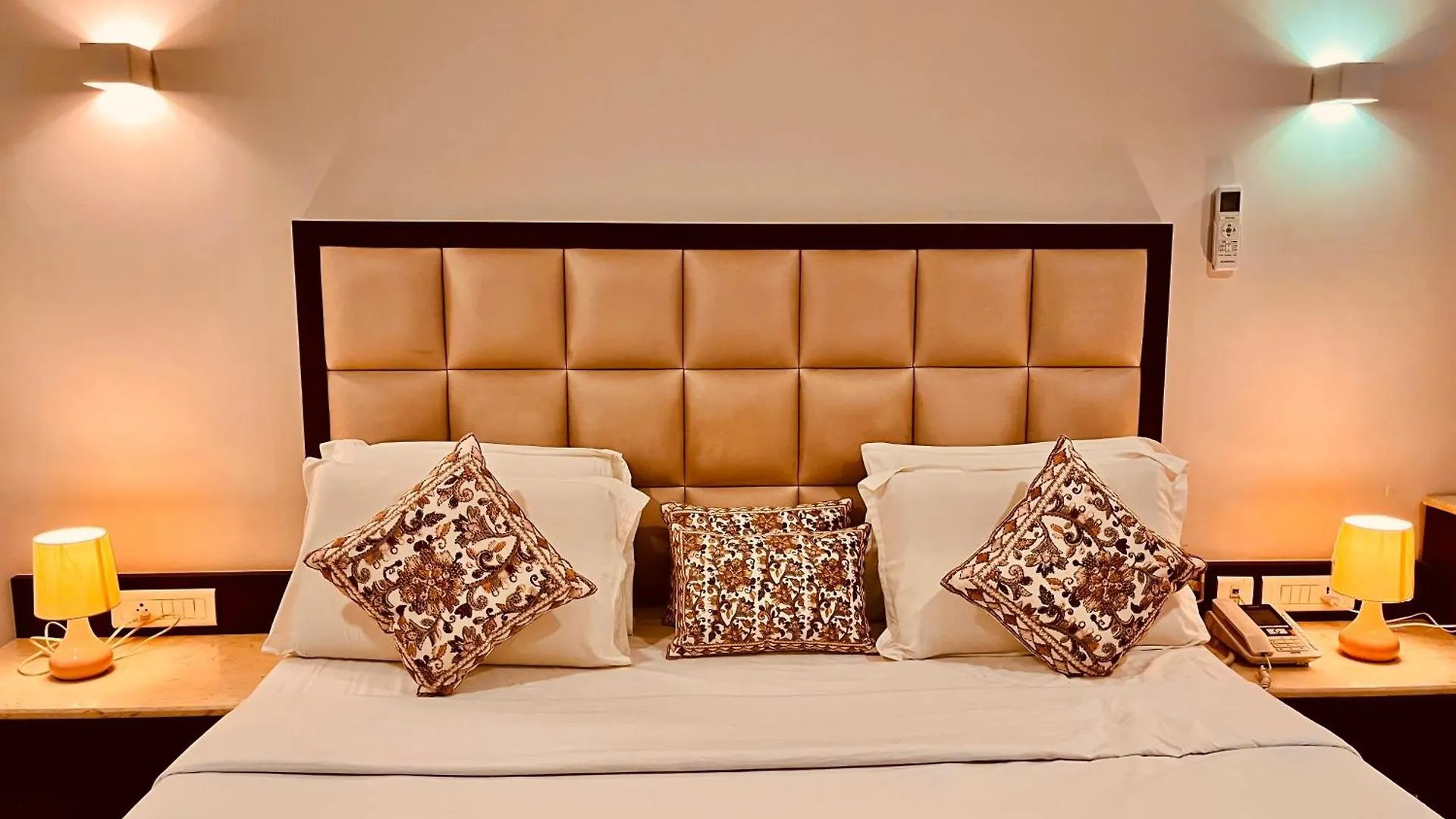 The Agra Hotel Agra  4*, Agra (Uttar Pradesh) India
